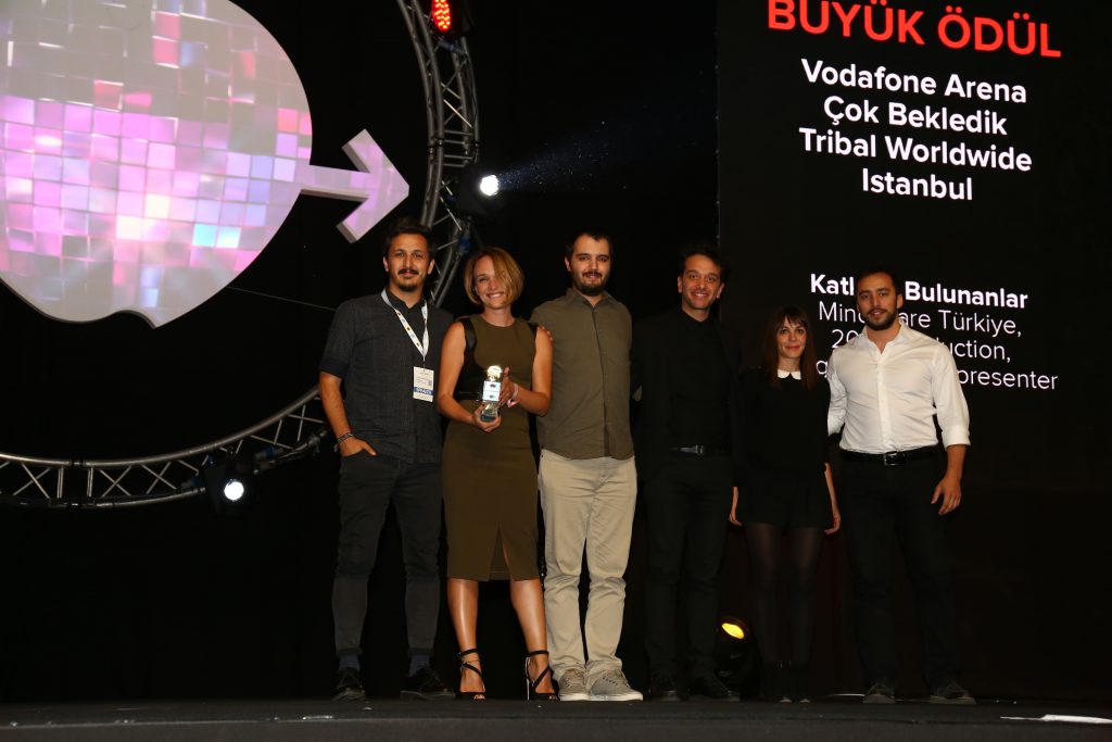 28'inci Kristal Elma ilk gün 86 ödül dağıttı... 1475746567_medya_buyuk_odul_5_