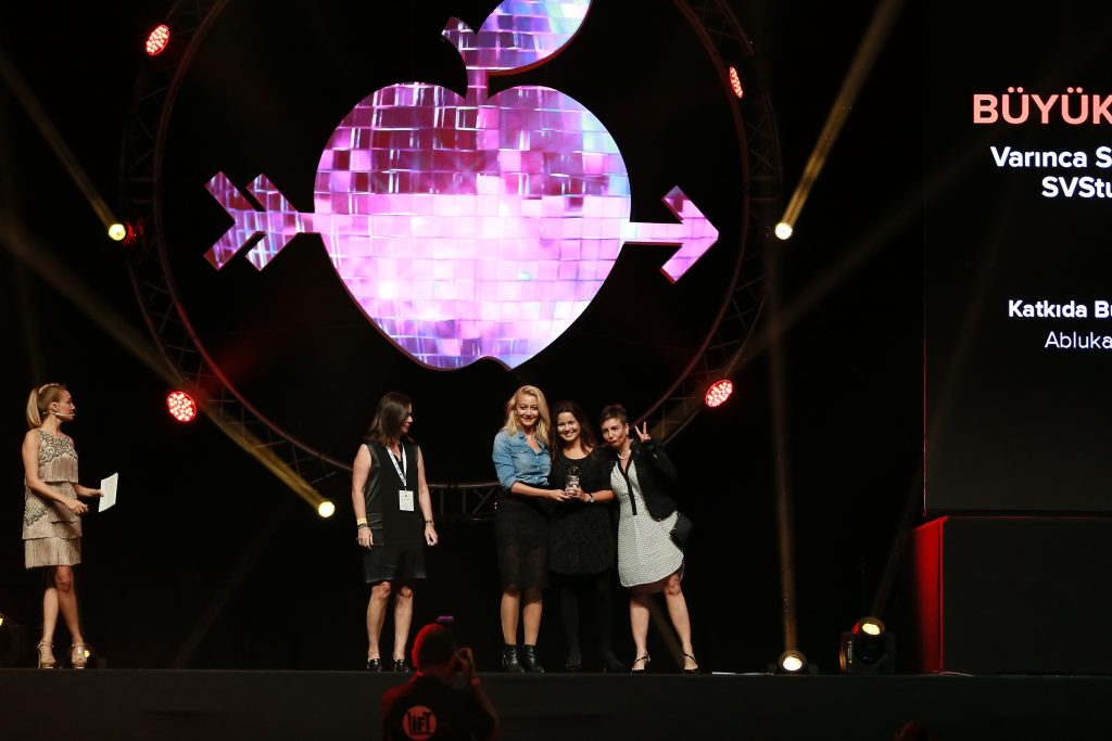 28'inci Kristal Elma ilk gün 86 ödül dağıttı... 1475746578_bolge_buyuk_odul_2_