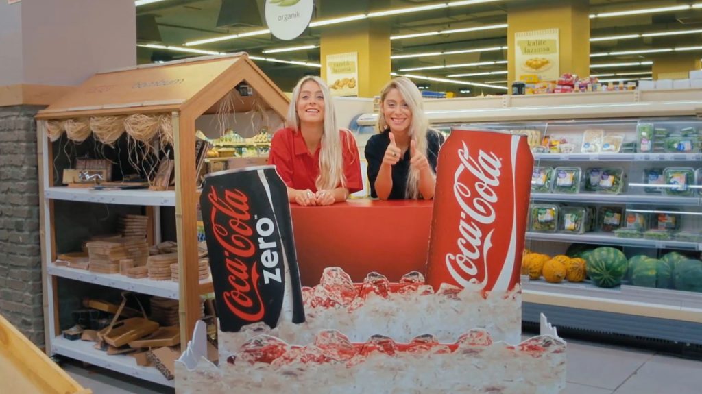 dijital_viral-etki_kampanya-_-viral-etki__markette-kafalari-karistiran-coke-zero-testi_c-section-kopya