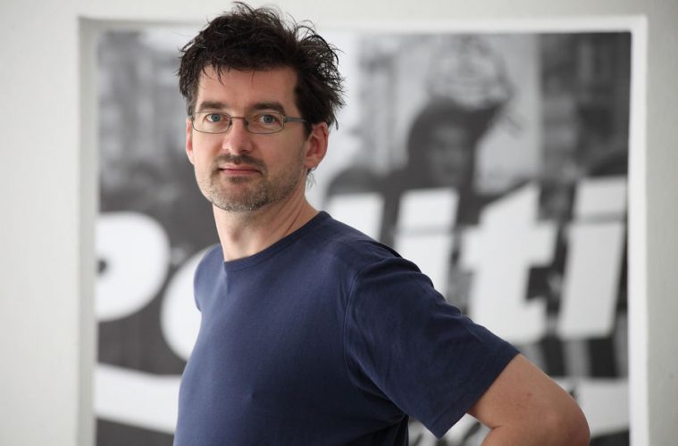 ‘Kim kimi güverteden atar?’ SALT Galata’da oliver-ressler