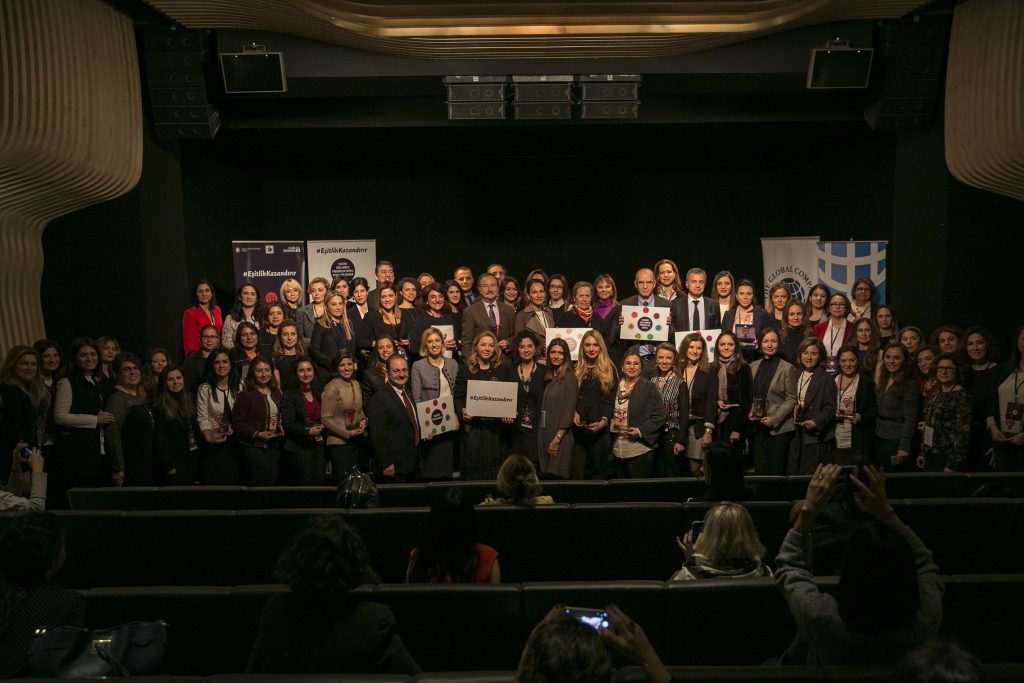 Eşitlik Kazandırır diyen tüm WEPs imzacılarına plaket 1