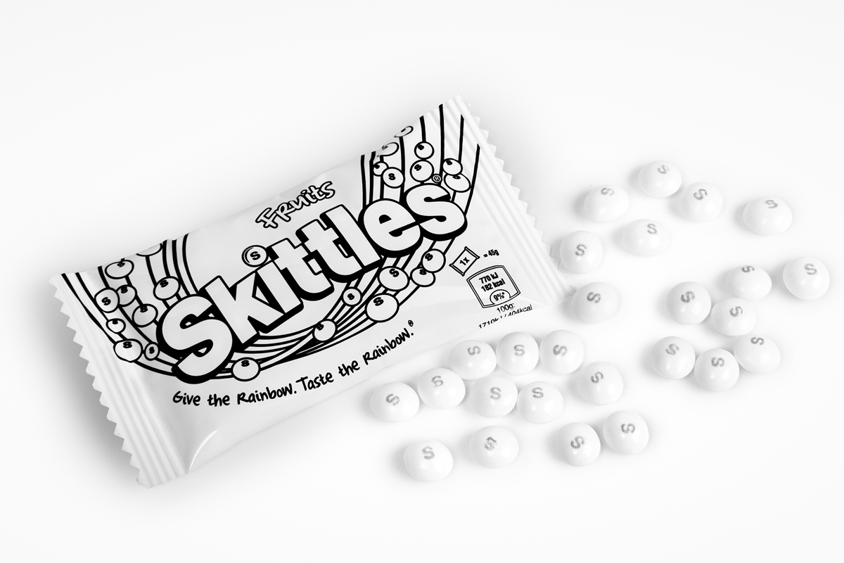 Cannes'da ödül alan en yaratıcı 19 outdoor çalışması Skittles-Give-the-Rainbow-Pack
