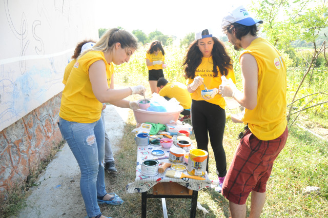 renksiz-kutular-rengarenk-okullar-okullar-daha-9919274_8297_o