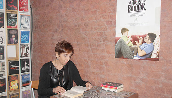 Çöpe atılan kitaplar kütüphane oldu 13-56-14-kitaplar_16112017_b