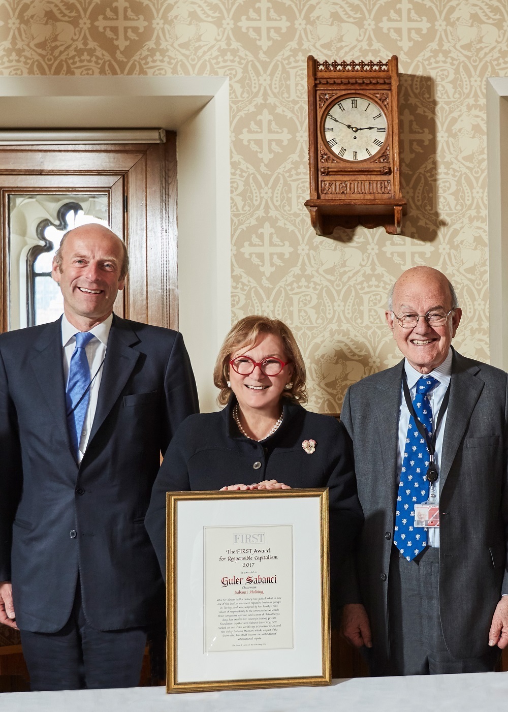 Yılın Sorumlu Lideri ödülü Güler Sabancı’nın First Yönetim Kurulu Başkanı Rupert Goodman, Sabancı Holding Yönetim Kurulu Başkanı Güler Sabancı, Rt.Hon. Lord Judge