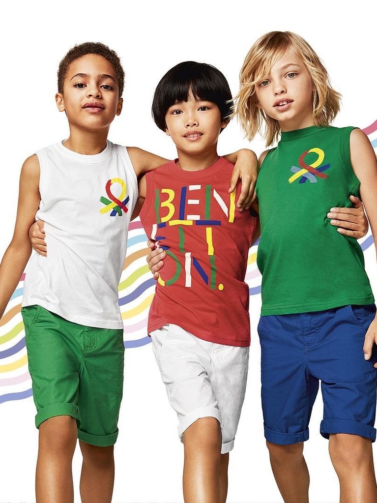 Tüketicisini billboard olarak kullanan markalar benneton-kids-ad