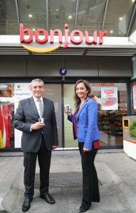 TOTAL Oil Türkiye ve Nestlé Professional’dan iş birliği TOTAL Oil Türkiye A.Ş Satış Direktörü Göker Gürkaya, Nestlé Professional Türkiye Genel Müdürü Arzu Alibaz