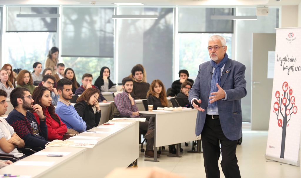 MZV Gençlik Zirvesi 25 Kasım’da başlıyor ProfDrErhanErkut_ogrenciler_Eğitimler (2)