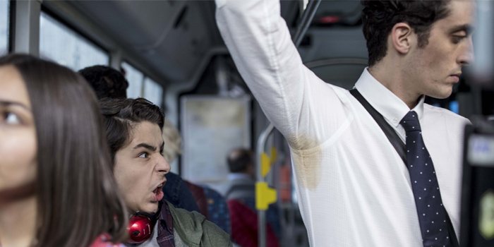 Rexona ile beyaz giysilerdeki sarı lekelere son koku