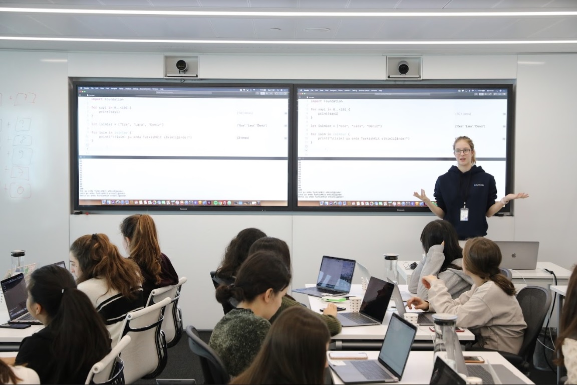 Öğrenciler Apple dünyasına TurkishKit ile adım atacak