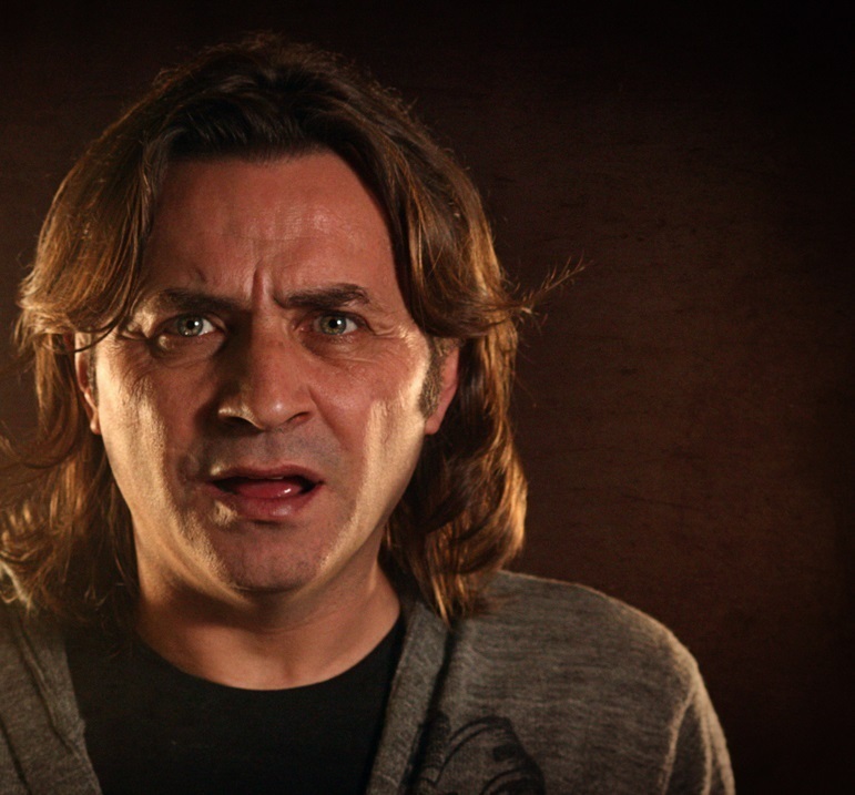 “Türkiye’de TV izlemek porno seyretmek gi̇bi̇!”