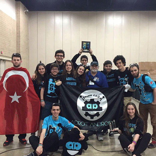 Bahçeşehir Okulları öğrencileri robotik kodlama turnuvalarındandan ödüllerle döndü Bahçeşehir Okulları öğrencileri robotik kodlama turnuvalarındandan ödüllerle döndü