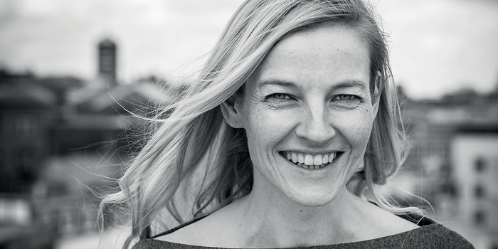 Katrina Dodd: “İnsanlar telefonlara değil, bilgi akışına bağımlı” Katrina Dodd: “İnsanlar telefonlara değil, bilgi akışına bağımlı”