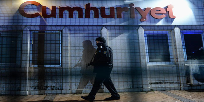 Cumhuriyet gazetesi Genel Yayın Yönetmeni gözaltında Cumhuriyet gazetesi Genel Yayın Yönetmeni gözaltında