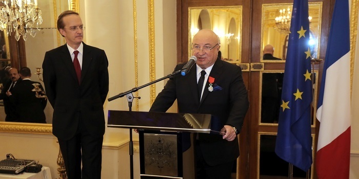 Sani Şener’e Legion d’honneur Nişanı... Sani Şener’e Legion d’honneur Nişanı...