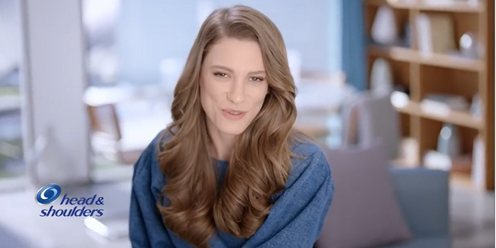 Serenay Sarıkaya Head&Shoulders reklamlarında