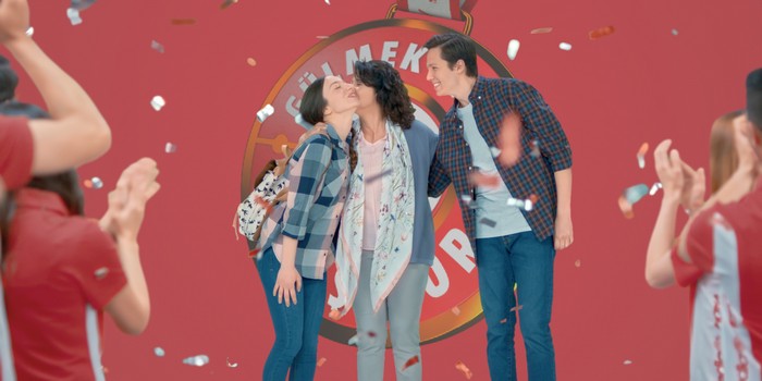 Annesinden bol bol öpücük kazananlar MediaMarkt’ta!