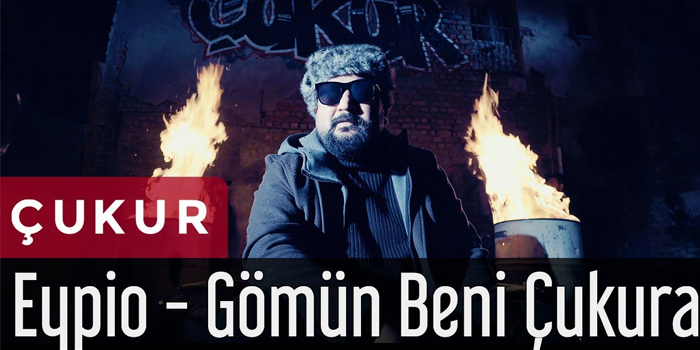 Gençlerin yeni fenomeni: “Gömün Beni Çukura” Gençlerin yeni fenomeni: “Gömün Beni Çukura”