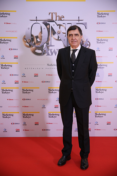 Ahmet Pura yazdı: "2018 daha güzel olsun!" Ahmet Pura yazdı: "2018 daha güzel olsun!"