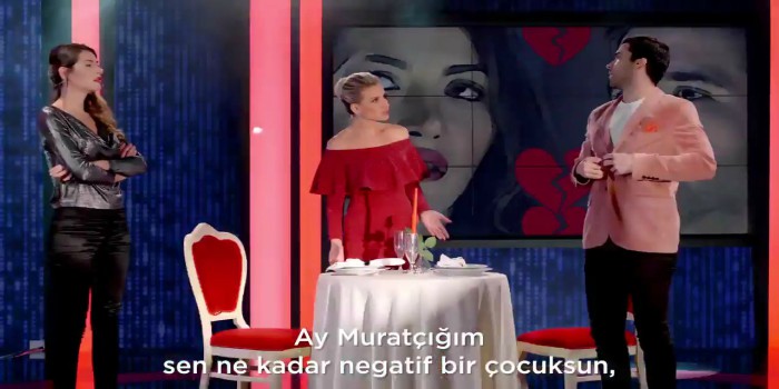 "Paralarımız Esra Erol'a mı harcanıyor?" Netflix'ten tepki çeken bir reklam daha "Paralarımız Esra Erol'a mı harcanıyor?" Netflix'ten tepki çeken bir reklam daha