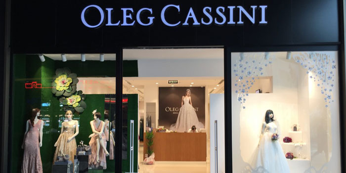 Oleg Cassini, Kingdom İstanbul ile el sıkıştı Oleg Cassini, Kingdom İstanbul ile el sıkıştı