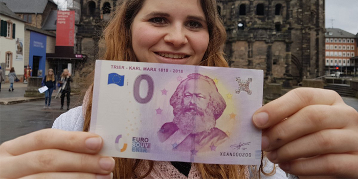 Karl Marx'ın 200'üncü doğum günü anısına 0 euroluk banknotlar üretildi Karl Marx'ın 200'üncü doğum günü anısına 0 euroluk banknotlar üretildi