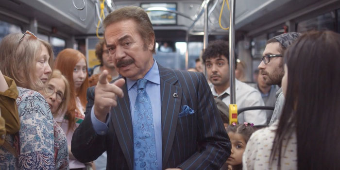 Orhan Gencebay otobüsteki ter kokusu sorununa el attı