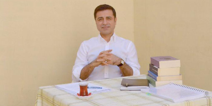 Demirtaş’tan WhatsApp kampanyası: Bu mesajı en az 100 kişiye gönder Demirtaş’tan WhatsApp kampanyası: Bu mesajı en az 100 kişiye gönder