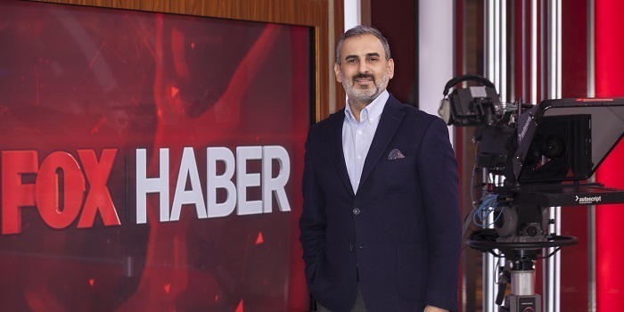Doğan Şentürk: “Siyasetçiyle gazeteci arasındaki ilişki perdesiz evde çıplak dolaşmaya benzer” Doğan Şentürk: “Siyasetçiyle gazeteci arasındaki ilişki perdesiz evde çıplak dolaşmaya benzer”