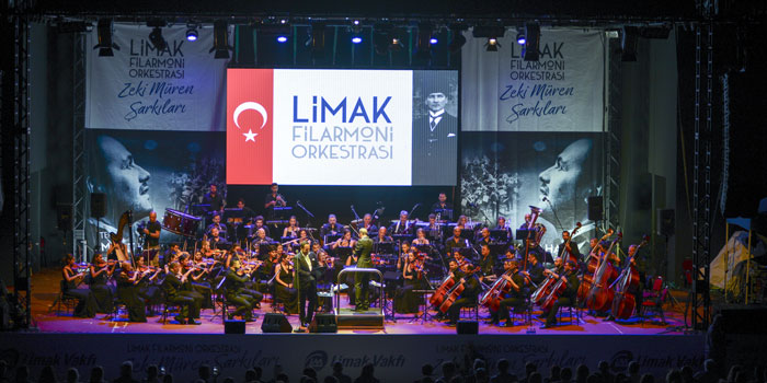 Limak Filarmoni Orkestrası, Zeki Müren şarkıları konseriyle Çeşme’deydi Limak Filarmoni Orkestrası, Zeki Müren şarkıları konseriyle Çeşme’deydi