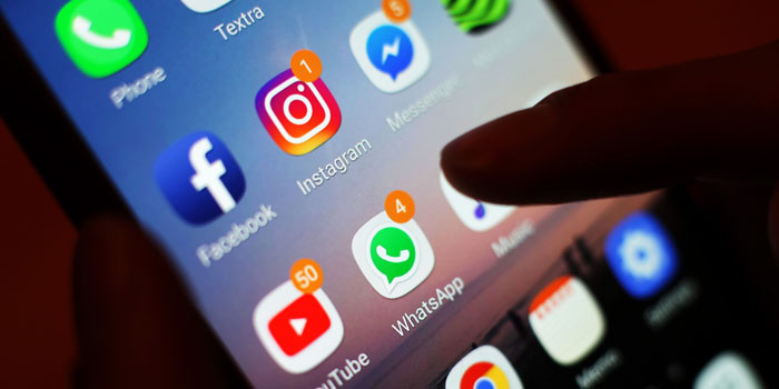 Dünyanın yarısı "online"! Türkiye'nin sosyal medya kullanım verileri açıklandı Dünyanın yarısı "online"! Türkiye'nin sosyal medya kullanım verileri açıklandı