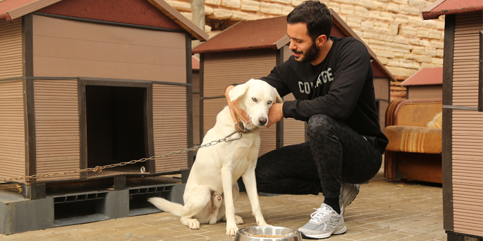 Barış Arduç ve New Balance’tan Yedikule Hayvan Barınağı’na destek Barış Arduç ve New Balance’tan Yedikule Hayvan Barınağı’na destek