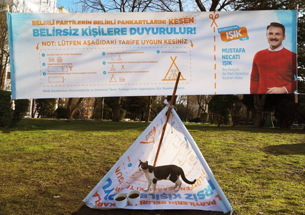 “Lütfen tarife uygun kesiniz” pankartı Marketing Türkiye
