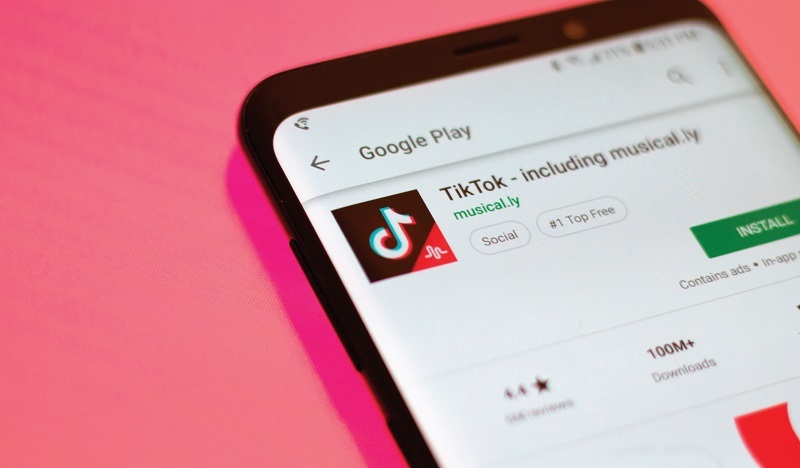 TikTok, toplama kamplarına dikkat çeken videoyu kaldırdığı için özür diledi