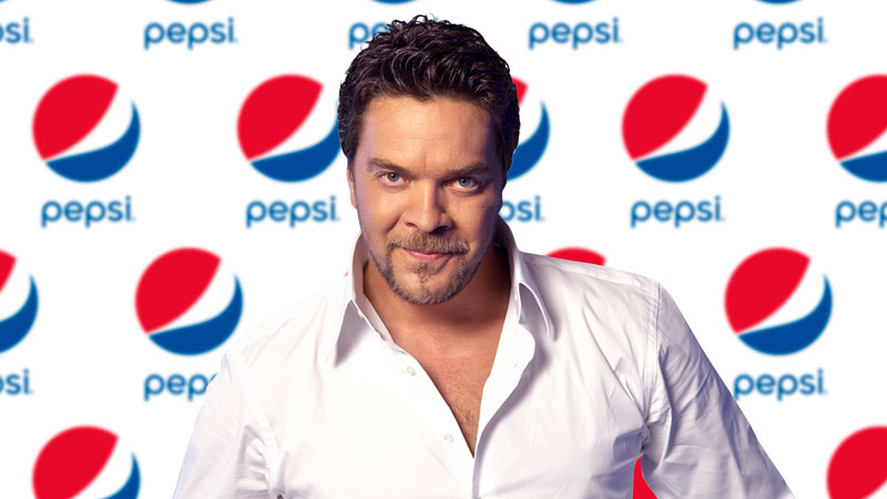 Pepsi Beyazıt Öztürk ile el sıkıştı Pepsi Beyazıt Öztürk ile el sıkıştı