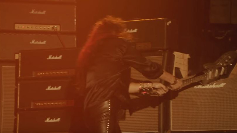 Rock yıldızlarının korkulu rüyası; parçalanamayan gitar! Rock yıldızlarının korkulu rüyası; parçalanamayan gitar!