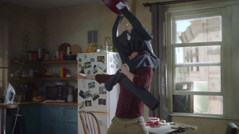 "Dünyayı değiştirmek için takım elbiseye ihtiyacın yok" "Dünyayı değiştirmek için takım elbiseye ihtiyacın yok"