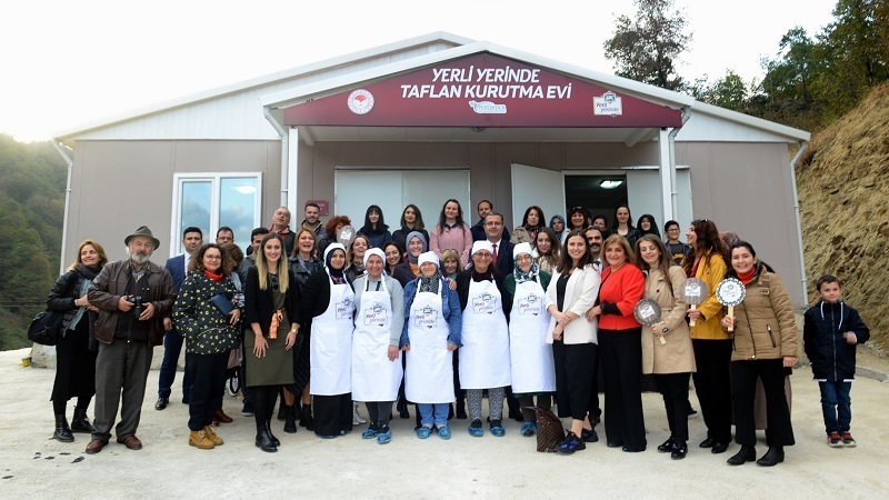 “ABC ile Yerli Yerinde” projesiyle kadınlar çalışacak, çürüyen “taflan” ekonomiye kazandırılacak “ABC ile Yerli Yerinde” projesiyle kadınlar çalışacak, çürüyen “taflan” ekonomiye kazandırılacak