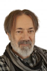 Mevlüt Dinç'in "Hayat Bir Oyun" kitabı okurlarıyla buluştu Mevlüt Dinç'in "Hayat Bir Oyun" kitabı okurlarıyla buluştu