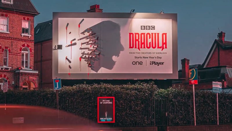 Dracula için muhteşem ilan: Gündüz kazık akşam Dracula silueti! Dracula için muhteşem ilan: Gündüz kazık akşam Dracula silueti!