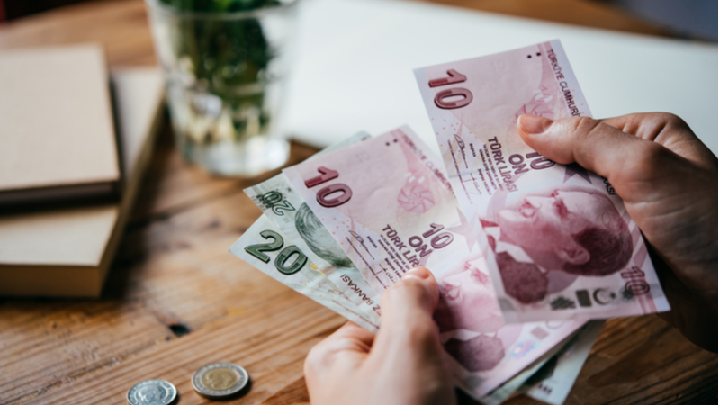 Türk halkına göre nakit para umumi tuvaletler kadar kirli Türk halkına göre nakit para umumi tuvaletler kadar kirli