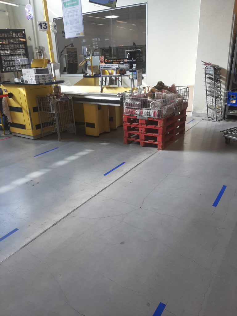 Metro Türkiye'nin tüm mağazalarında sosyal mesafe önlemleri başlatıldı