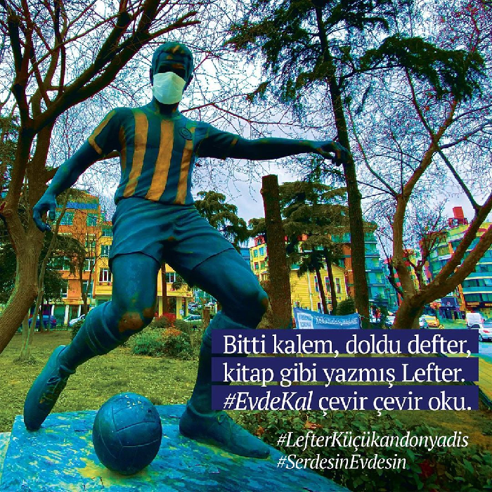 Kadıköy'deki heykeller Serdesin'le dile geldi: "#EvdeKal"