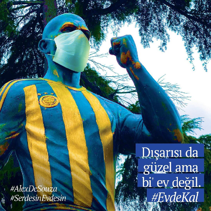 Kadıköy'deki heykeller Serdesin'le dile geldi: "#EvdeKal"