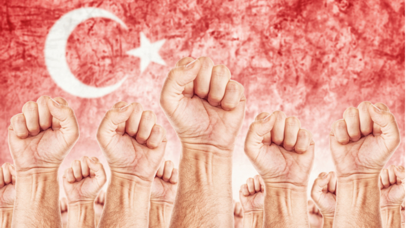 Akan Abdula ve Kurtuluş Kantar yazdı: “Korona, masanın altında saklanan çocuğun içinden bir savaşçı çıkardı!”