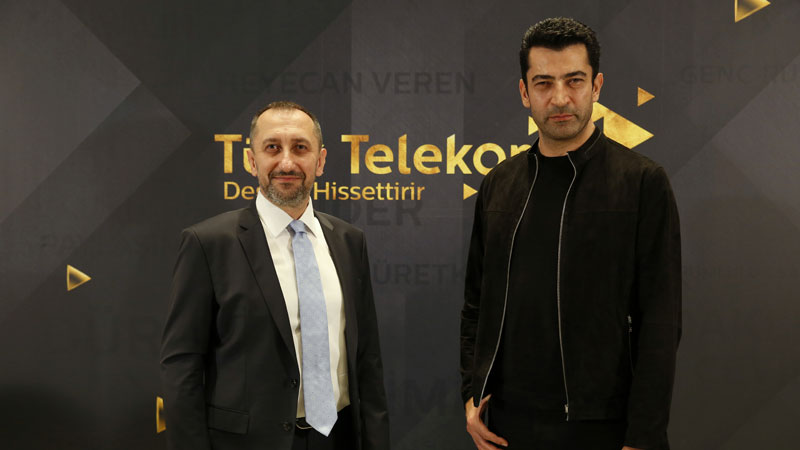 Türk Telekom'un yeni reklam yüzü Kenan İmirzalıoğlu oldu Türk Telekom'un yeni reklam yüzü Kenan İmirzalıoğlu oldu