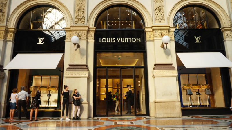 Louis Vuitton, Fransa'daki Atölyelerinde Gönüllü Olarak Çalışan