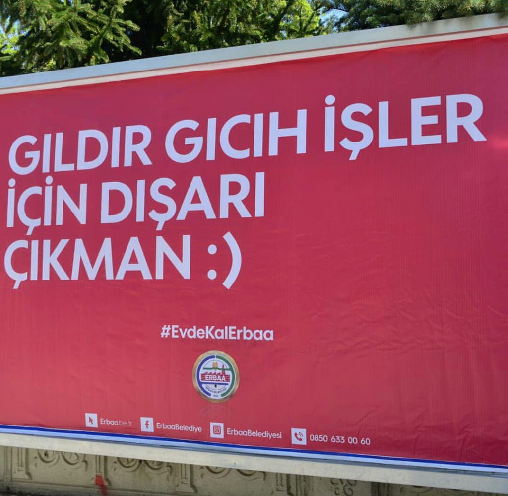 Belediyelerden koronavirüs uyarıları: "Evden bi'yere ırganman", "Eccük daha sabır"