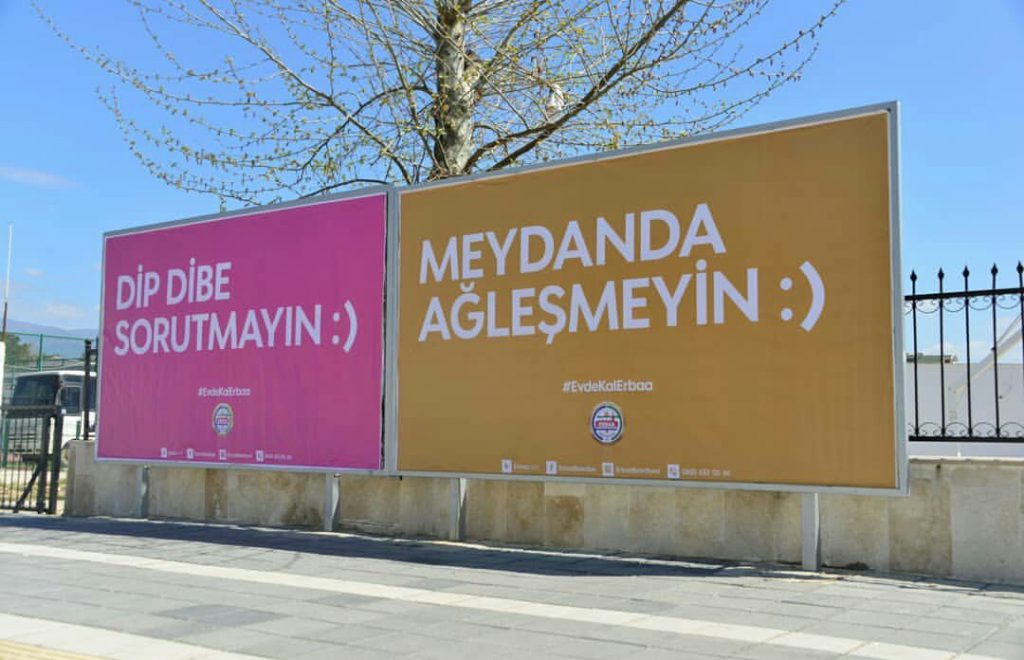 Belediyelerden koronavirüs uyarıları: "Evden bi'yere ırganman", "Eccük daha sabır"