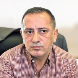 Kahraman gazeteci süper influencer’a karşı! Kahraman gazeteci süper influencer’a karşı!